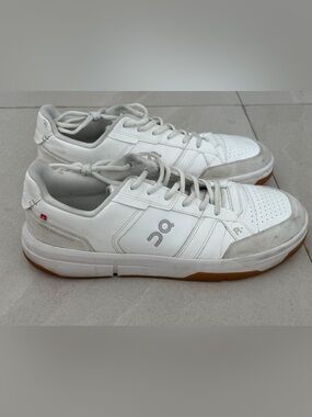 On Running White & Gum Low-Top Sneakers for Men